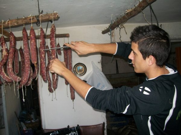 MATANÇA DEL PORC. 1- Carn de porc adobada i pernils. Javi Alarcón