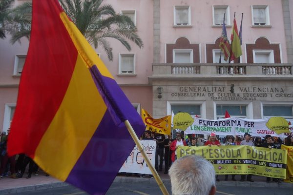 PER L’ESCOLA PÚBLICA. Manifestació a Castelló