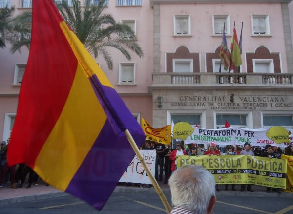 PER L’ESCOLA PÚBLICA. Manifestació a Castelló