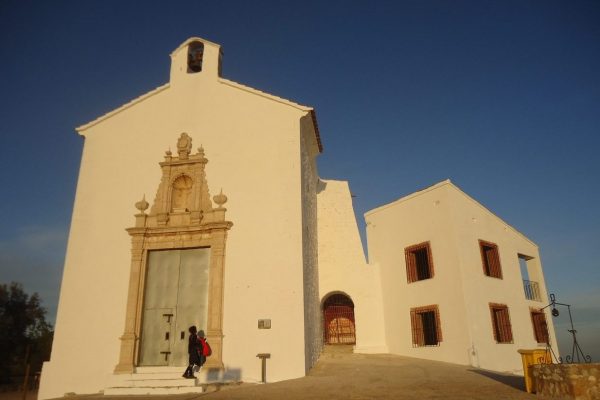 PER SANTA LLÚCIA, UN PAS DE PUÇA. PER SANT ANTONI, UN PAS DE DIMONI. Àngela Buj Alfara