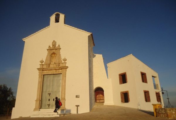 PER SANTA LLÚCIA, UN PAS DE PUÇA. PER SANT ANTONI, UN PAS DE DIMONI. Àngela Buj Alfara