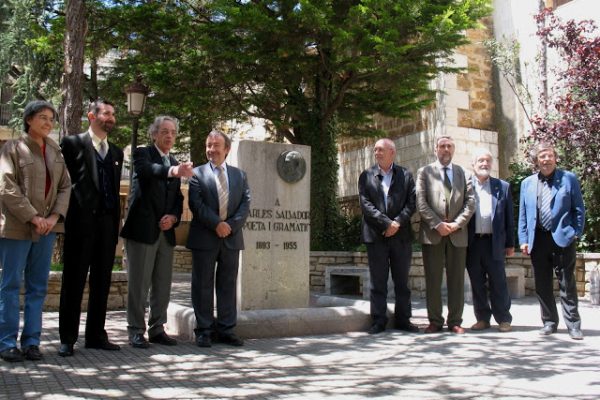 CARLES SALVADOR A “LINGÜISTES PEL CARRER”   Amb Àngela Buj Alfara i Jesús Bernat Agut