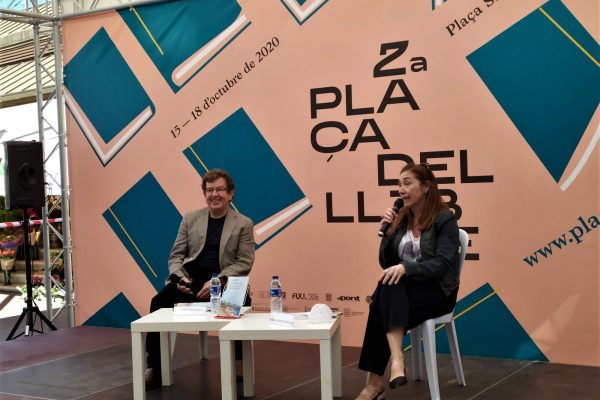 Presentació del llibre “El camí i la mar i altres contes en paper” a la Plaça del Llibre de Castelló