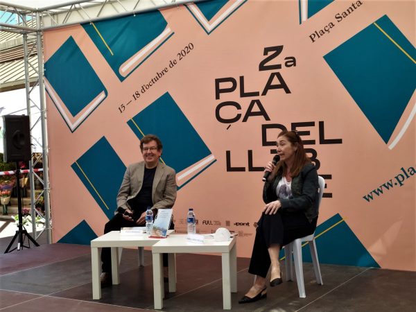 Presentació del llibre “El camí i la mar i altres contes en paper” a la Plaça del Llibre de Castelló